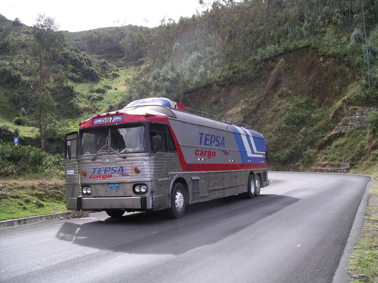 de veras que nunca había visto un autobus cargo, que me expliquen eso por favor, si no para qué estan los camiones